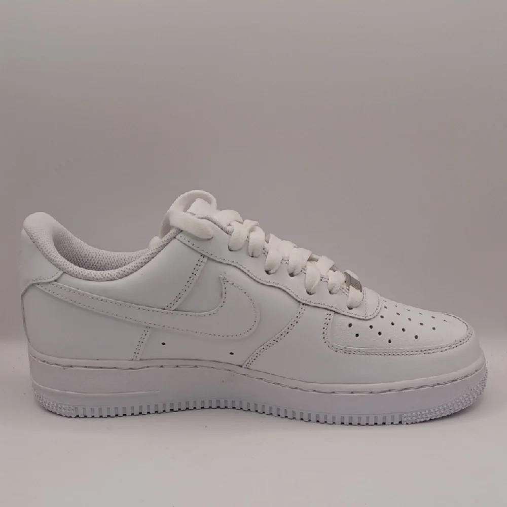 NEW Nike Air Force 1 Triple White Sneakers Men Size 10 US DD8959-100 - Picture 5 of 13